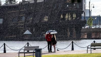 Перед выходными петербуржцев ждут похолодание и небольшие дожди