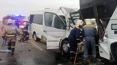 Два пассажирских автобуса столкнулись в Анапе, погибла женщина — видео