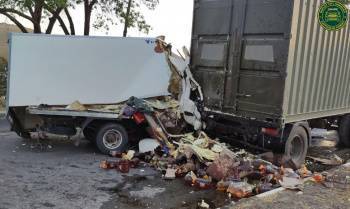В Джизаке при столкновении грузовиков погиб 33-летний водитель