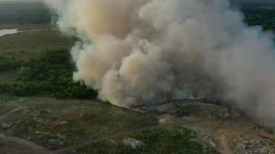 На Полтавской городской свалке бушует пожар
