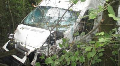 Стекло вдавило в салон: в тройном ДТП под Ярославлем пострадал водитель