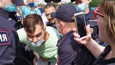 На Урале в третий раз осудили мужчину, жестко задержанного на акции в поддержку Хабаровска - znak.com - Екатеринбург - Хабаровск - Каменск-Уральского