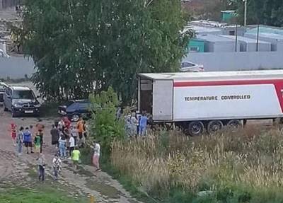 Водитель оставил проветриваться: жильцы в Казани за два часа разобрали фуру арбузов