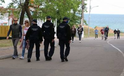 В курортном поселке под Одессой напали на нацгвардейцев: видео беспредела