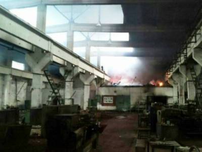 В Одесской области огонь с горящего завода перекинулся на здание
