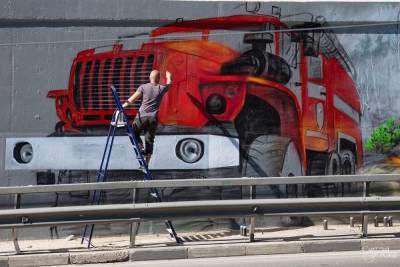 Художник из Дзержинска посвятил масштабное граффити пожарным