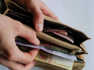 Средняя зарплата в Украине выросла на показатель инфляции – экономист