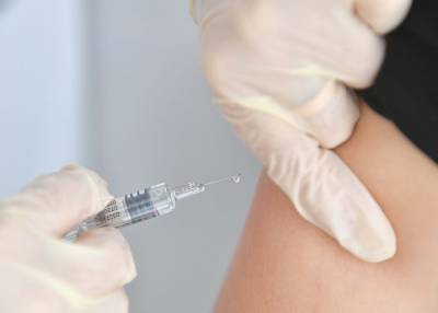 Вакцинация добровольцев от коронавируса в Москве начнется на следующей неделе