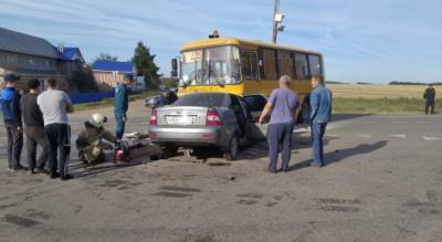 Школьный автобус врезался в "Приору": пострадали двое детей и водитель легковушки