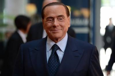 СМИ: у Берлускони началась пневмония