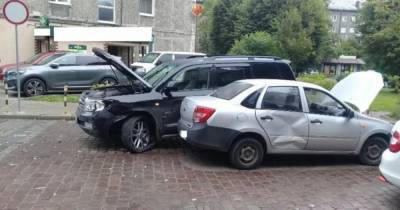 На Кирова в аварии с тремя машинами пострадала 28-летняя женщина