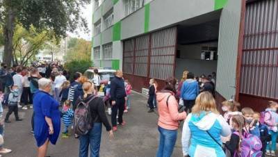 Киевских школьников срочно эвакуировали: съехалась полиция, детали