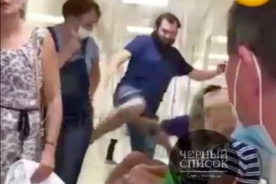 В поликлинике Севастополя пациенты подрались из-за места на кушетке