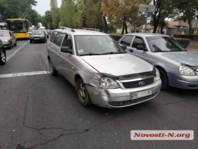В Николаеве на Центральном шоссе столкнулись ВАЗ и Hyundai