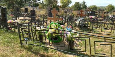 На кладбище под Рязанью у нескольких могил повреждены ограды