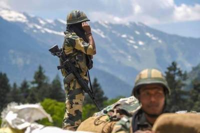 «Слегка напряжённые» Индия и Китай стягивают ударные силы на границу