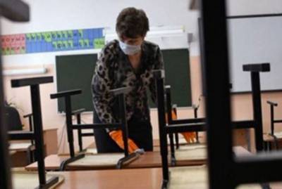 В одной из школ Сургута весь класс отправлен на карантин из-за учителя, больного COVID-19