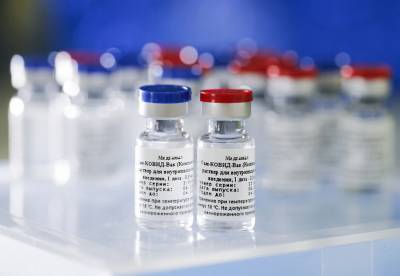 В России вакцину против коронавируса будут ставить не только медикам