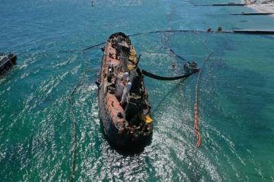 В Одессе с танкера Delfi снова произошла утечка нефти