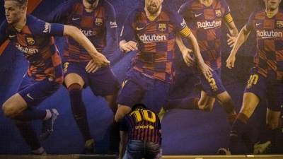 Месси останется в "Барселоне" еще на год, - СМИ