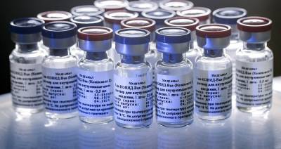 В 3 московские поликлиники поступили первые дозы вакцины против COVID-19