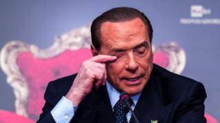 Коронавирус в мире: Берлускони в больнице, "Бэтмен" в опасности