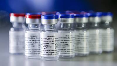 Три поликлиники получили первую партию вакцины от COVID-19