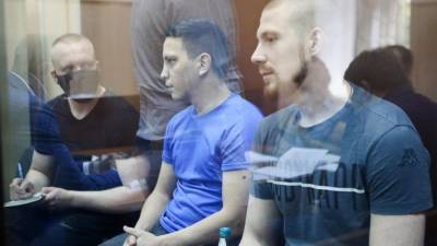 Суд продлил арест до декабря троим фигурантам дела Голунова