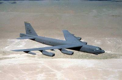Стратегические бомбардировщики Boeing B-52H Stratofortress пролетели рядом с Крымом