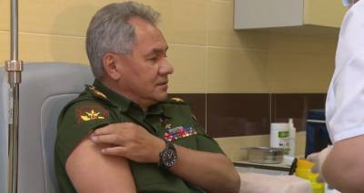 Глава Минобороны России сделал прививку от COVID-19 российской вакциной "Спутник V"