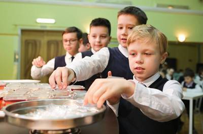 Минпросвещения поддержало идею разработки стандарта школьного питания