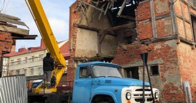 Собственникам фахверков в Железнодорожном грозит уголовное дело за разрушение памятников