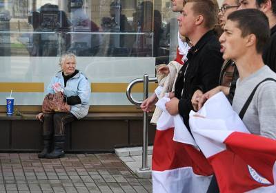 "Люди, одумайтесь": митингующие в Минске потребовали вернуть им спокойствие