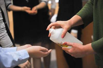 В Краснодарском крае школьный антисептик разъел детям кожу на руках