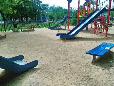 В Смоленске на месте старых детских площадок установят новые