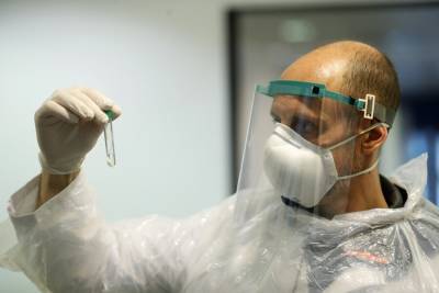 Во Франции зафиксировали рекордное число новых случаев коронавируса