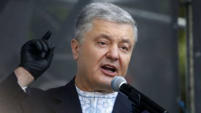 Правительство России ввело санкции против Порошенко и Вакарчука