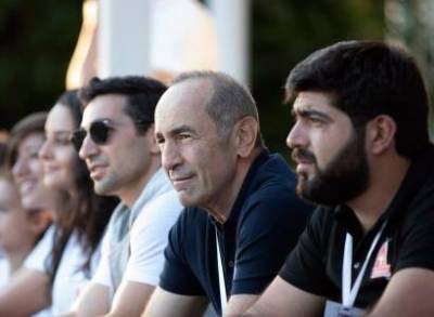 Роберт Кочарян присоединился к членам молодежной инициативы «Победившие» на Севане