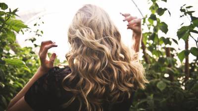 Использование краски для волос повышает риск развития рака у женщин