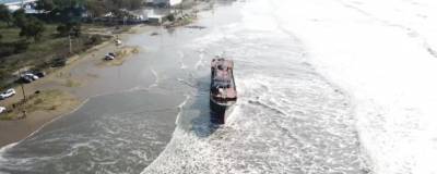 В Приморье тайфун «Майсак» вынес на пляж северокорейское судно