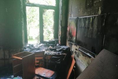В Челябинской области загорелась школа
