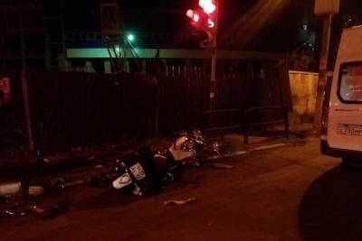 В центре Астрахани погиб мотоциклист, столкнувшись с грузовой газелью