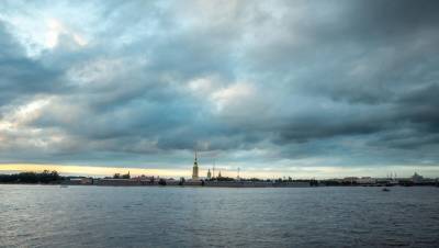 Облачная погода и небольшой дождь придут в Петербург в субботу