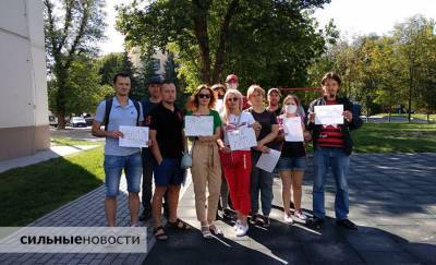 Гомельчане собрались под РОВД, чтобы поддержать задержанную Татьяну Бачурную