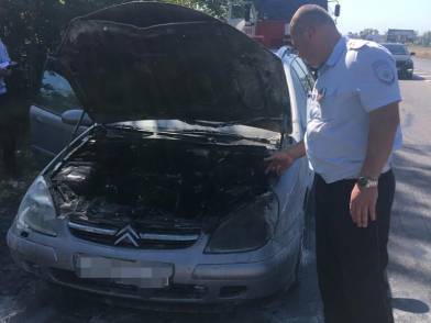 Патрульные потушили загоревшийся на дороге «Воронеж-Нововоронеж» автомобиль