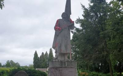 В Литве опять осквернили памятник советским воинам
