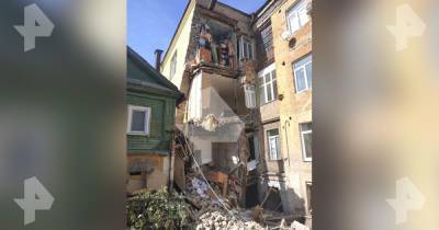 Стена жилого дома обрушилась в Самаре