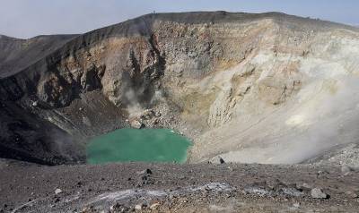 На Курилах вулкан Эбеко выбросил столб пепла на высоту 3,5 километра