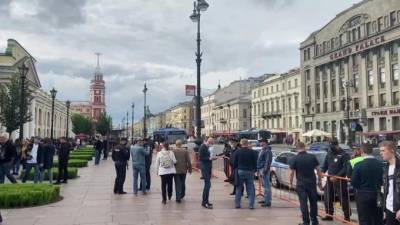 Акция "Кормим голубей" снова стартовала в центре Петербурга