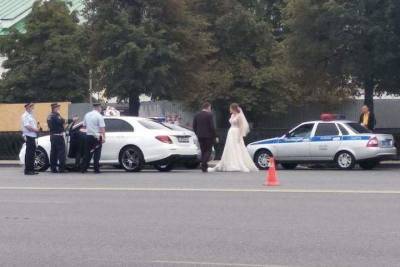 Госавтоинспекторы остановили свадебный кортеж в центре Рязани